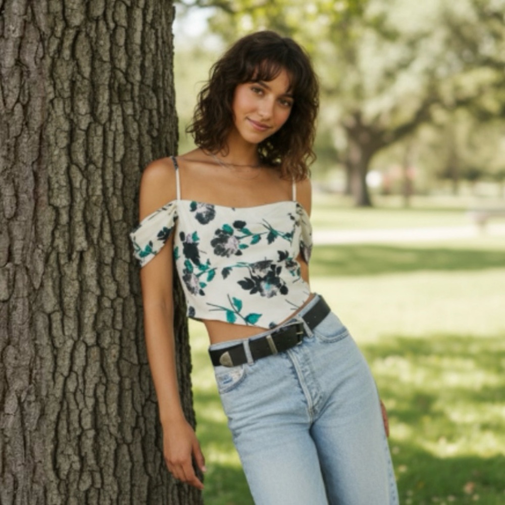 Free People Cassandra Floral-Print Off the Shoulder Top
Size Large